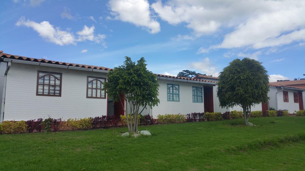 Hosteria Rosa Blanca Puembo Eksteriør bilde