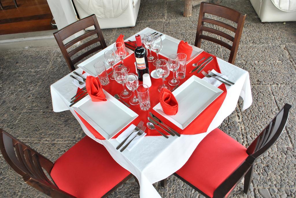 Hosteria Rosa Blanca Puembo Eksteriør bilde